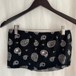 black bandana crop top/ tube. not too tight so it’s comfortable!